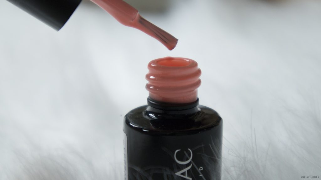 nails, semilac, sleeping beauty