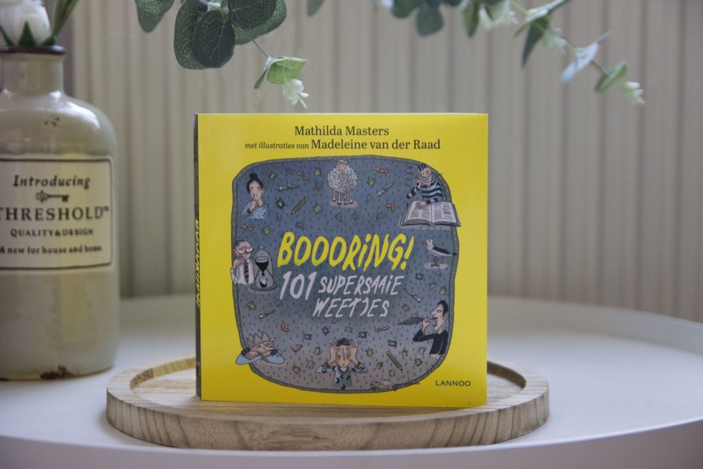 Recensie, Boooring! 101 supersaaie weetjes, Mathilda Masters